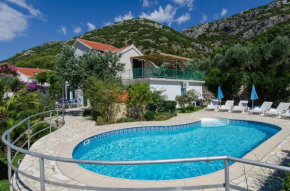 Clarita Villa with private pool